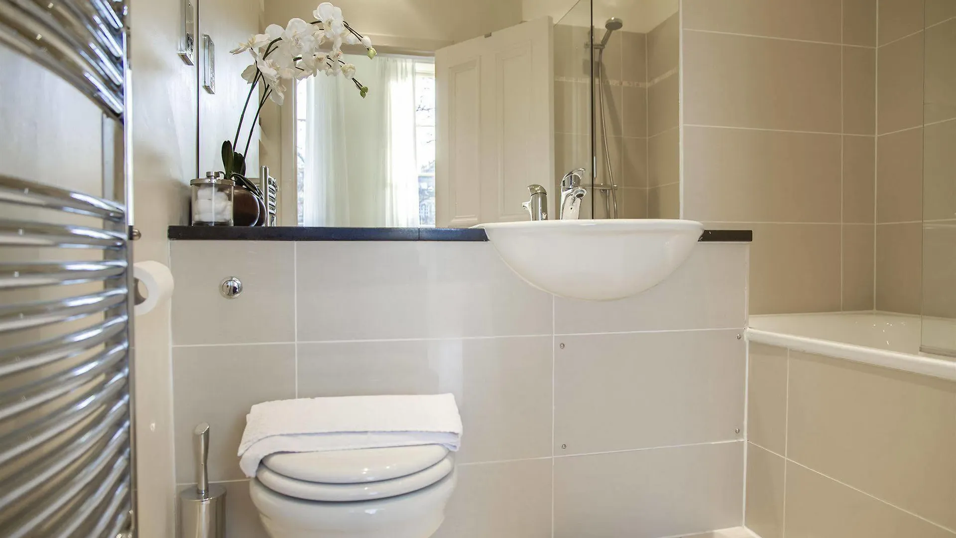 Clarendon Luxury Apartments EDI 0*,