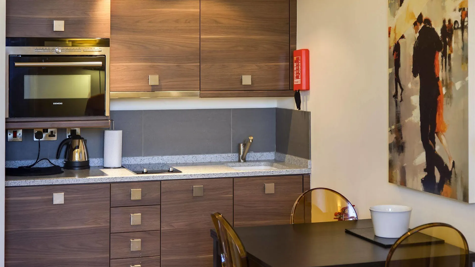 Clarendon Luxury Apartments EDI 0*,